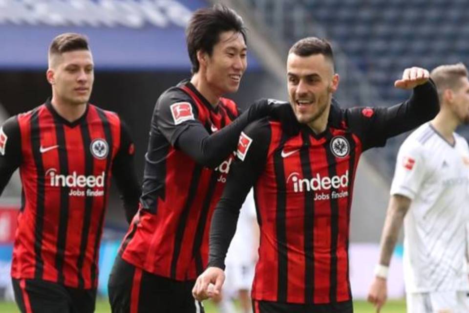 Gol Evan N'Dicka Selamatkan Eintracht Frankfurt