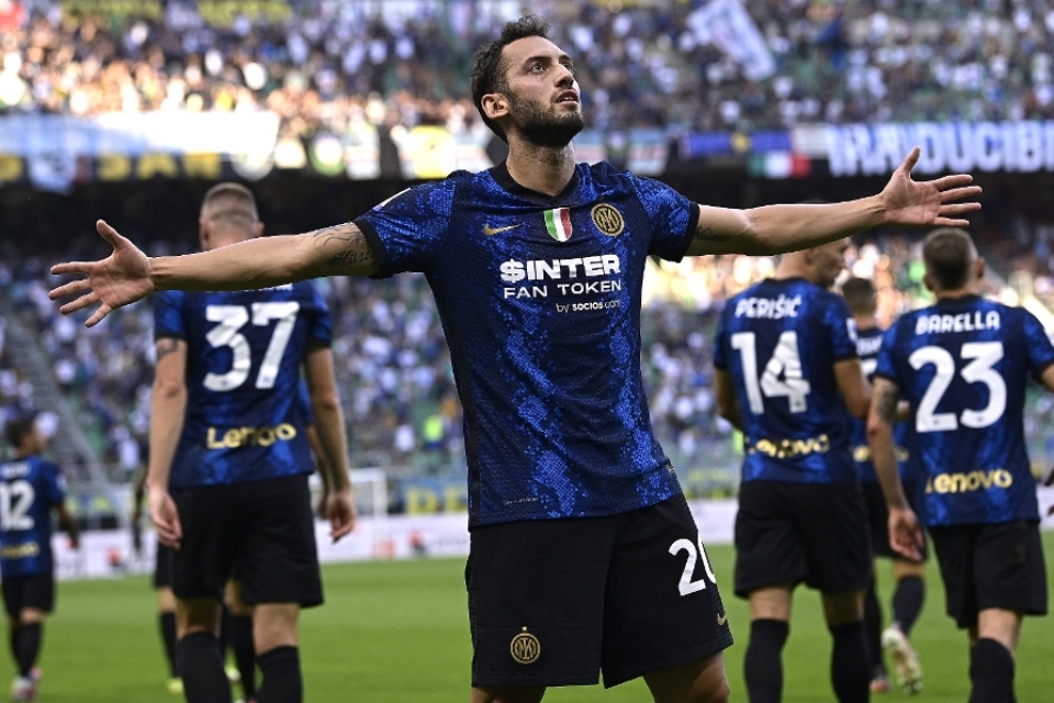 Sering Kalahkan AC Milan Jadi Alasan Calhanoglu Pindah ke Inter