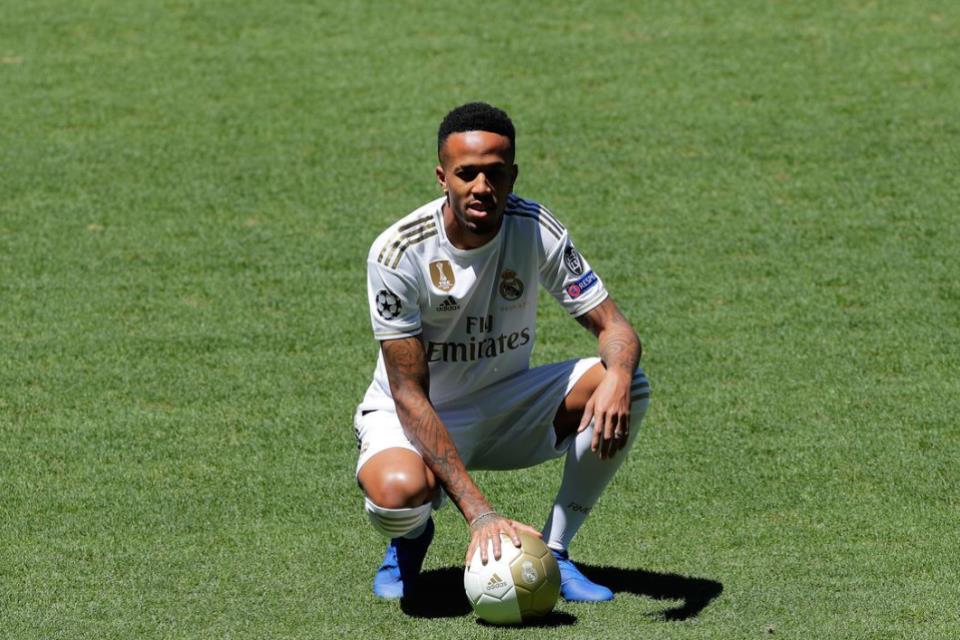 Terancam Krisis Pemain Belakang, Chelsea Incar Bek Real Madrid