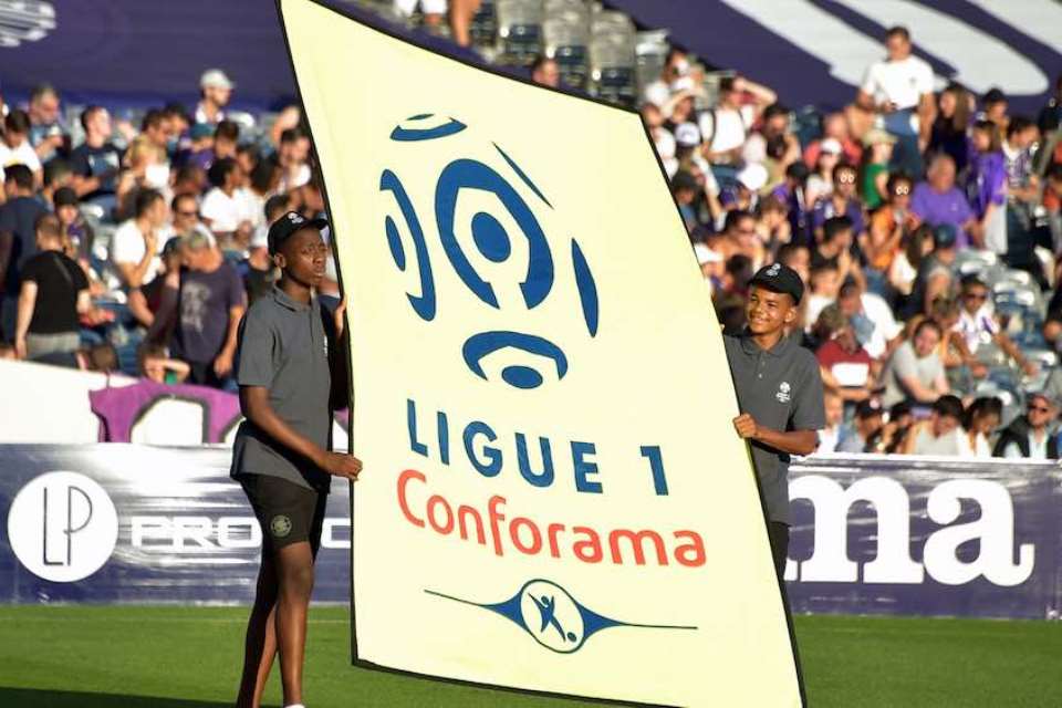 Ancaman Virus Corona, Ligue 1 Prancis Dibatasi 5 Ribu Orang Per Laga
