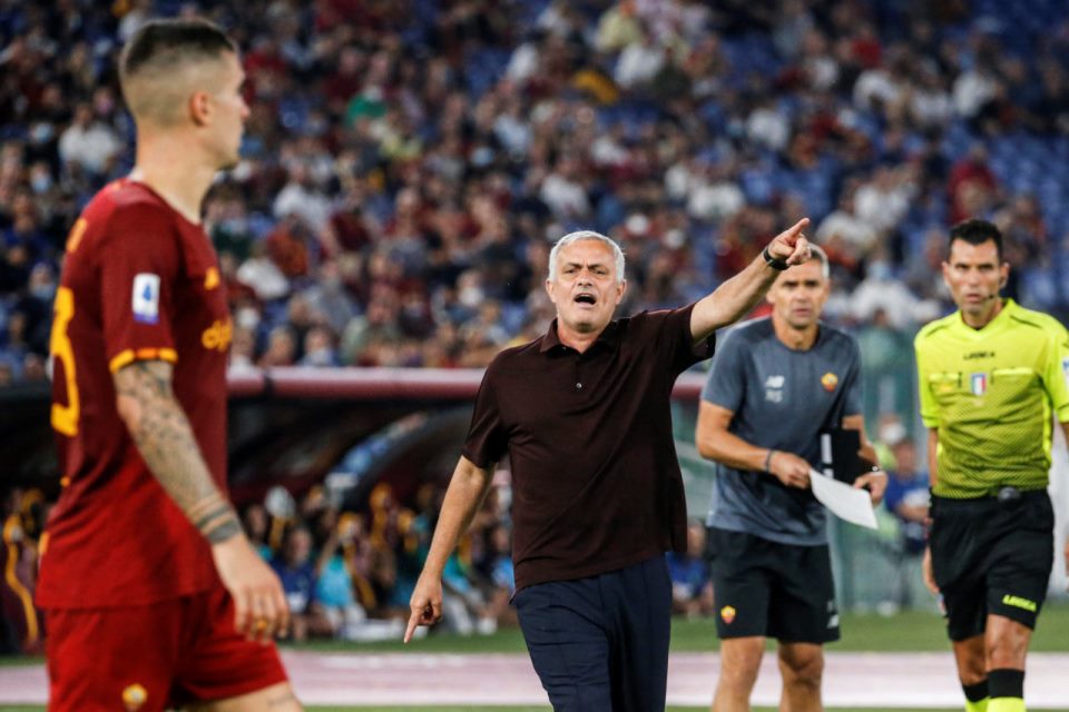Fans AS Roma Dukung Mourinho Sampai Neraka Membeku