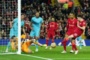 Kontroversi Gol Pertama Liverpool ke Gawang Newcastle, Curang Atau Tidak?