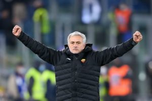 Mourinho Janji Beri Jaket AS Roma ke Fans yang Kena Serangan Jantung
