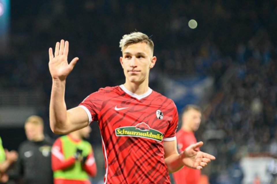 Pilih SC Freiburg, Nico Schlotterbeck Tolak Tawaran Newcastle United