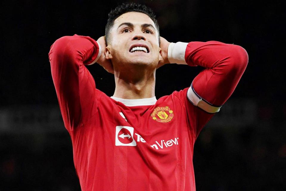 Kerap Acuhkan Fans, Jabatan Kapten Ronaldo Dikritik