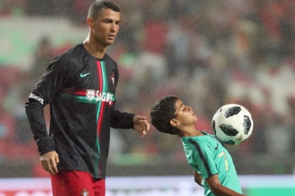 Cristiano Ronaldo Ogah Paksakan CR Junior Jadi Pesepakbola, Kenapa?