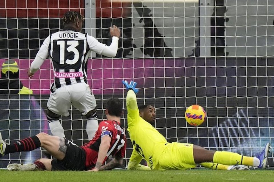 Gol Handball Udinese Disahkan Wasit, Maldini: Kenapa Tidak Lihat VAR?