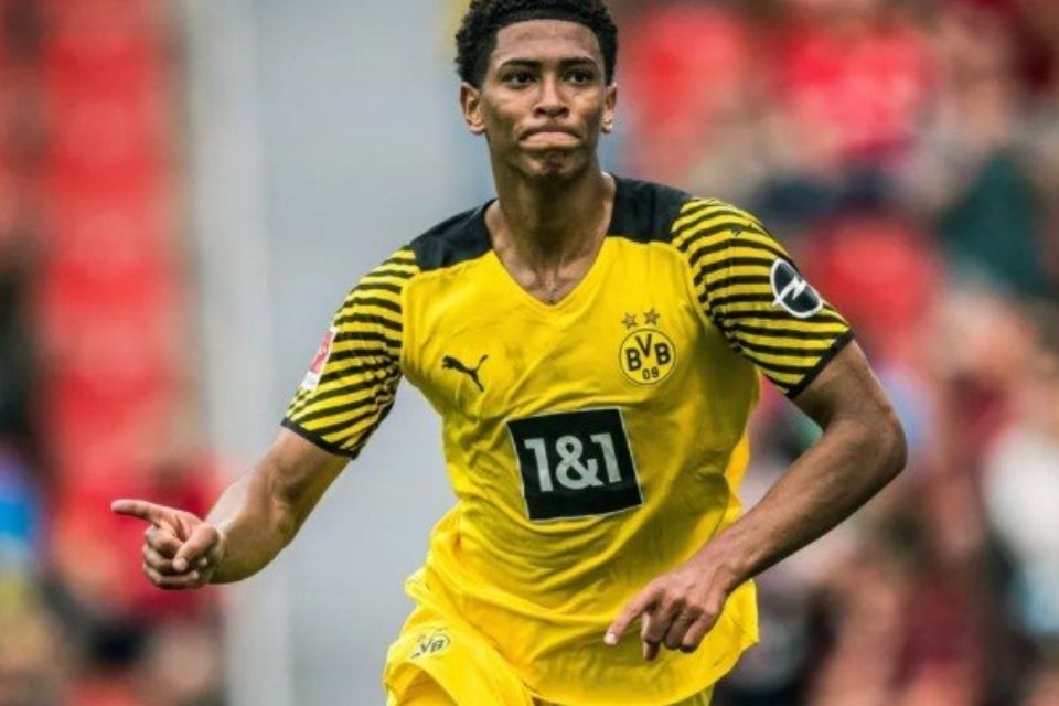 Gelandang Borussia Dortmund, Jude Bellingham, Dilaporkan ‘Membuat Gugup’ Rekan Satu Timnya