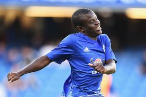 Gelandang bertahan Chelsea FC, N’Golo Kante, mengatakan bahwasanya dirinya tetap setia dengan The Blues meski diminati Paris Saint-Germain.