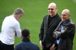 Neville ke Keluarga Glazer; Jual Saja Man United Atau..