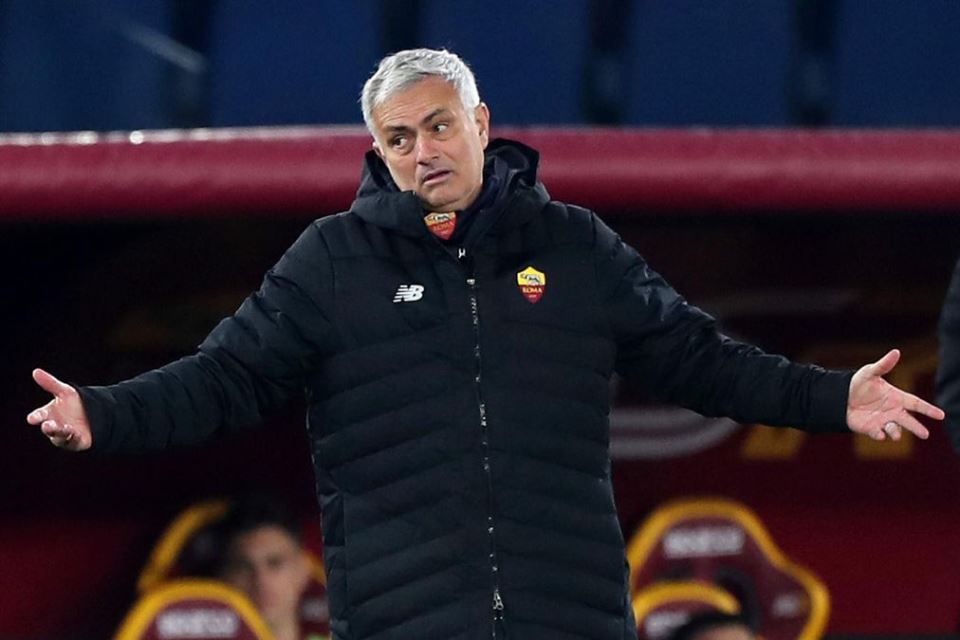 Tampil Bertahan Lawan Vitesse, Mourinho Bantah Roma Cuma Incar Hasil Imbang