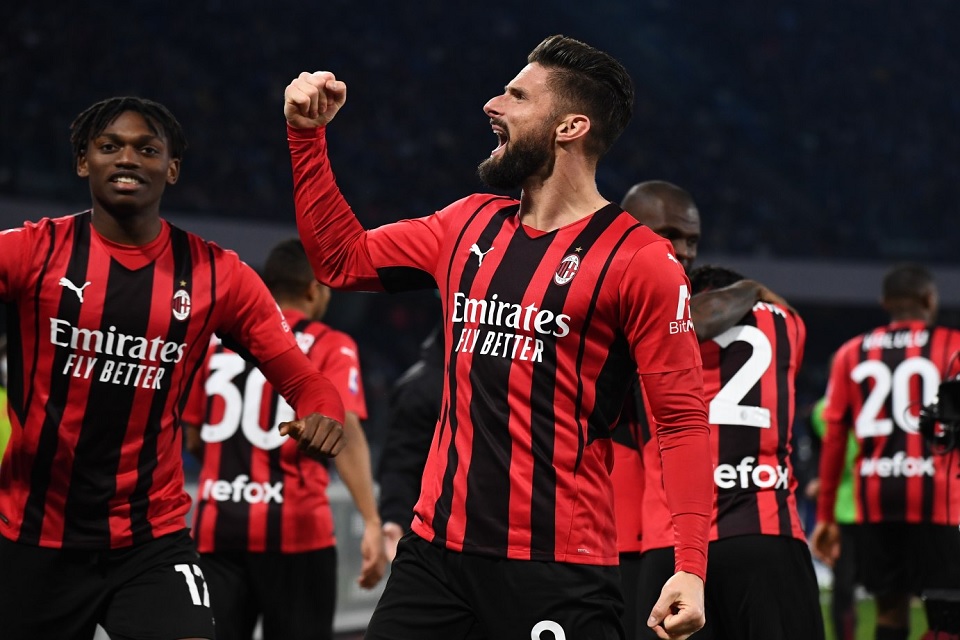 Tumbangkan Napoli, AC Milan Naik Ke Puncak Klasemen Serie A