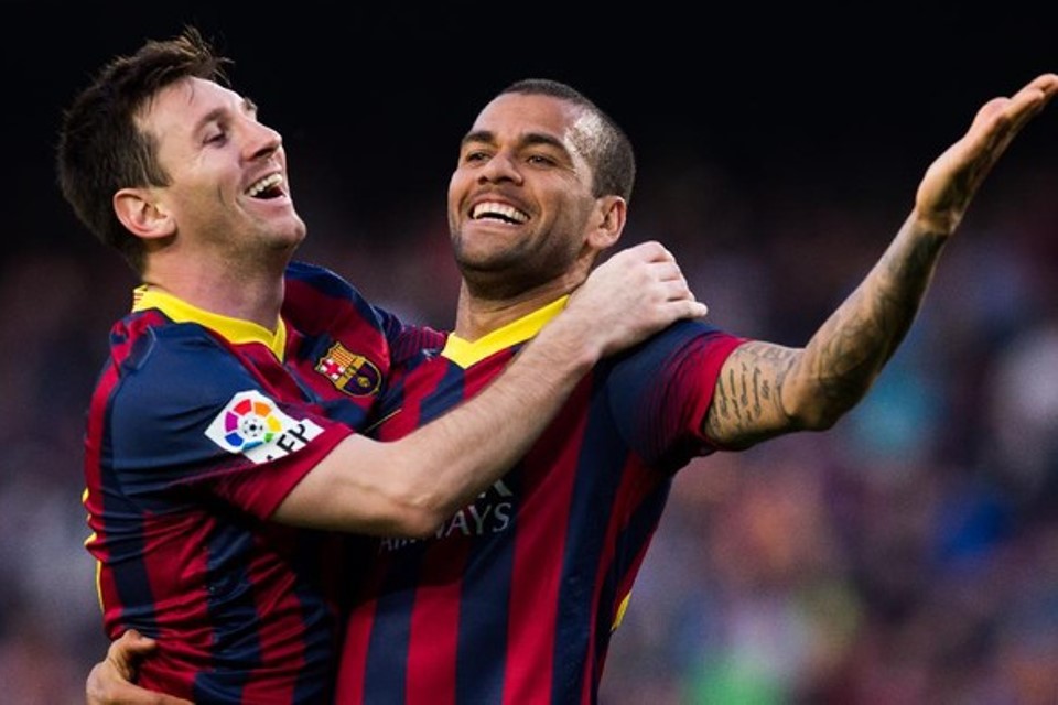 Dani Alves Berharap Lionel Messi Kembali ke Barcelona