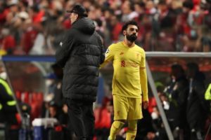 Mo Salah 'Hilang' di Laga Kontra Benfica, Klopp; Stres Pikir Piala Dunia