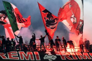 Jelang Duel Penentuan Juara, AC Milan Larang Suporter Bawa Flare ke Stadion