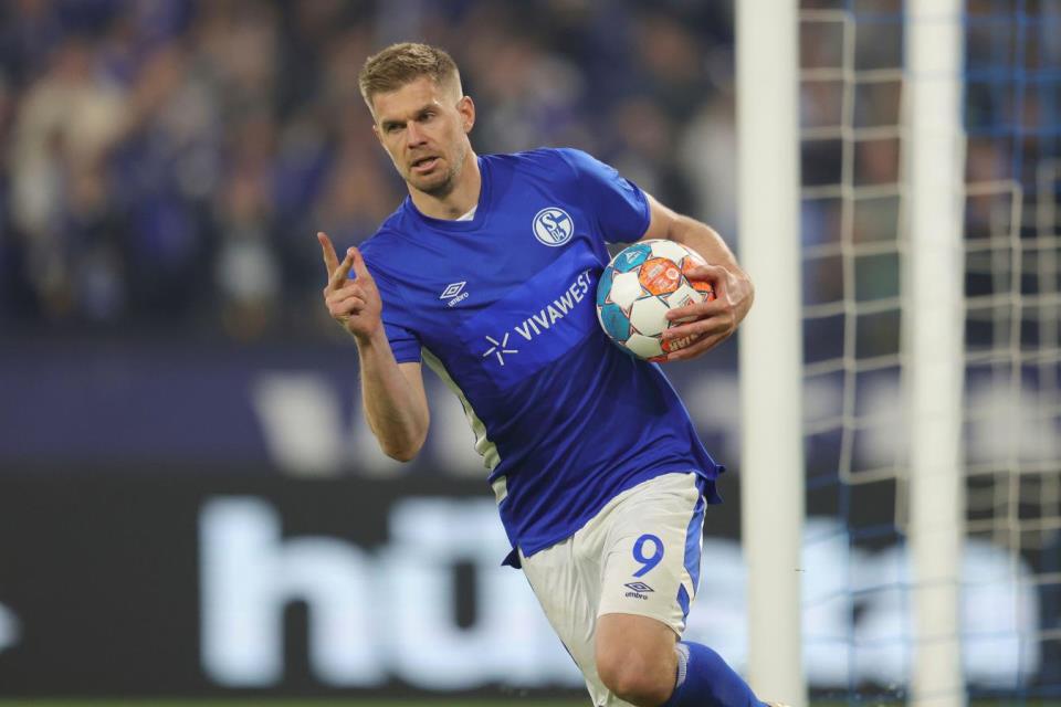 Taklukkan St. Pauli dengan Drama 5 Gol, Schalke 04 Pastikan Tempat di Bundesliga Musim Depan