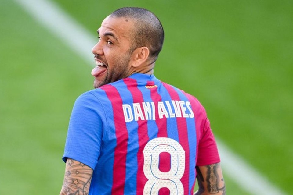 Barcelona Setuju untuk Perpanjang Kontrak Dani Alves
