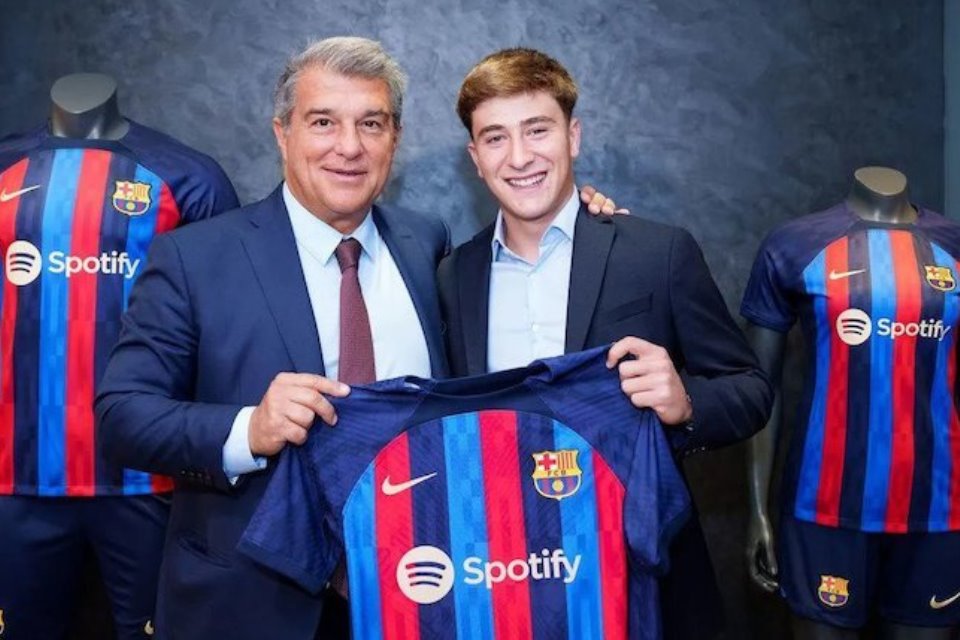 Resmi! Barcelona Perkenalkan Pablo Torre sebagai Rekrutan Pertama di Musim 2022/2023