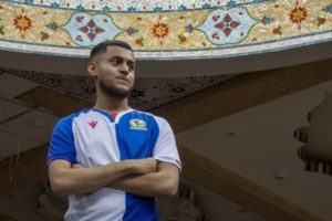 Dukung Islam, Blackburn Rovers Promosikan Jersei Anyarnya di Mesjid