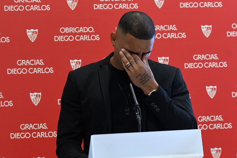 Resmi Gabung Aston Villa, Diego Carlos Kembali ke Sevilla untuk Ucapkan Perpisahan