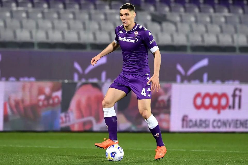 Diminati Inter dan Juventus, Fiorentina Tak Yakin Bisa Pertahankan Milenkovic