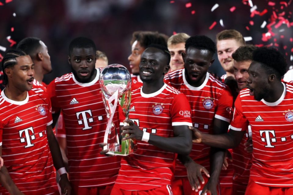 Angkat Trofi Super Cup, Sadio Mane Tak Menyesal Gabung Bayern Munich