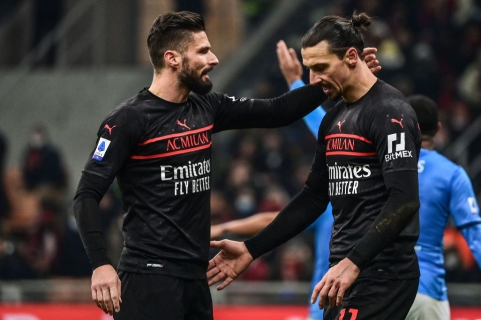 Giroud Bakal Traktir Ibrahimovic Jika Mau Teken Kontrak Baru di AC Milan