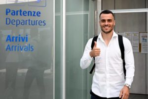 Filip Kostic Tiba di Turin, Segera Tuntaskan Transfer ke Juventus