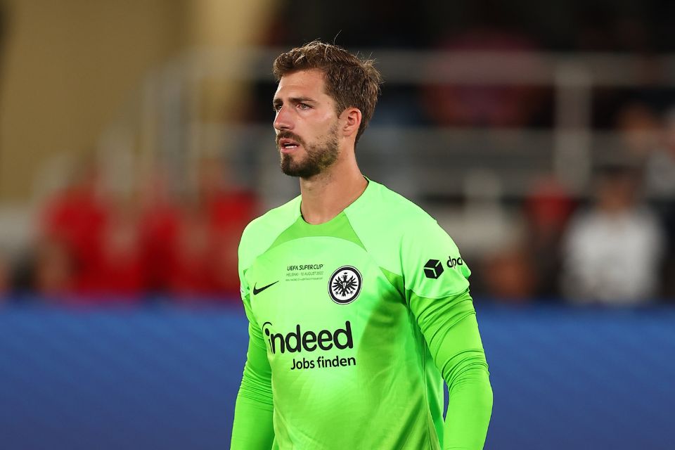 Man United Tawarkan Kiper Eintracht Kontrak Empat Tahun, Siap Gantikan De Gea?