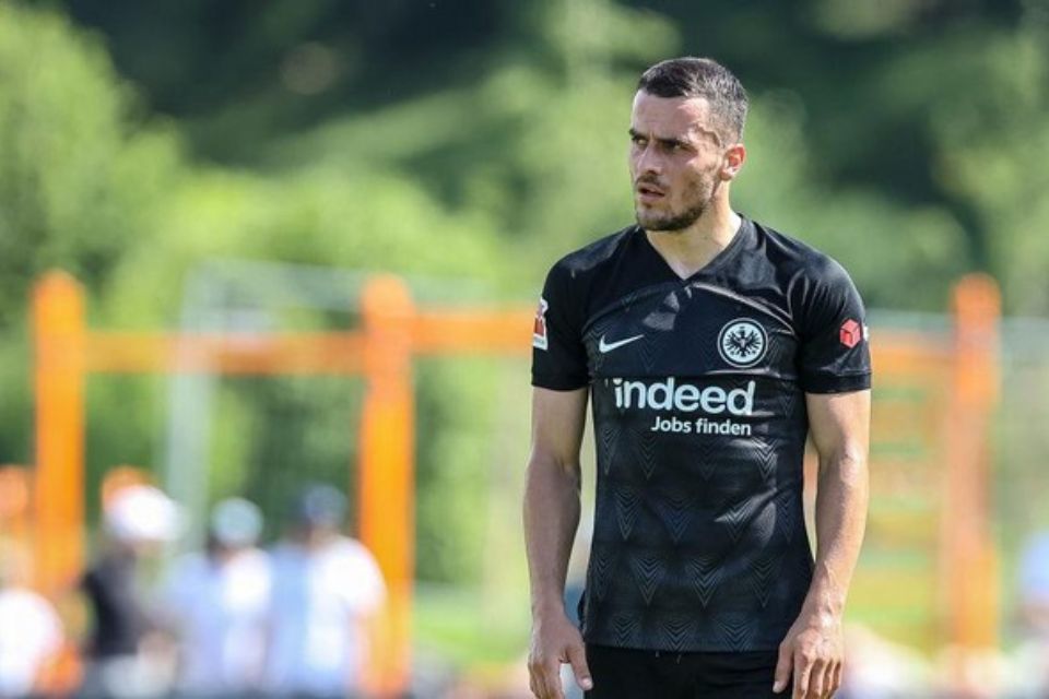 Juventus Gaet Filip Kostic, Eintracht Langsung Incar Pemain PSG Ini