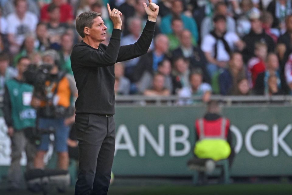 Meski Menang, Pelatih Eintracht Tetap Kecewa, Kenapa?