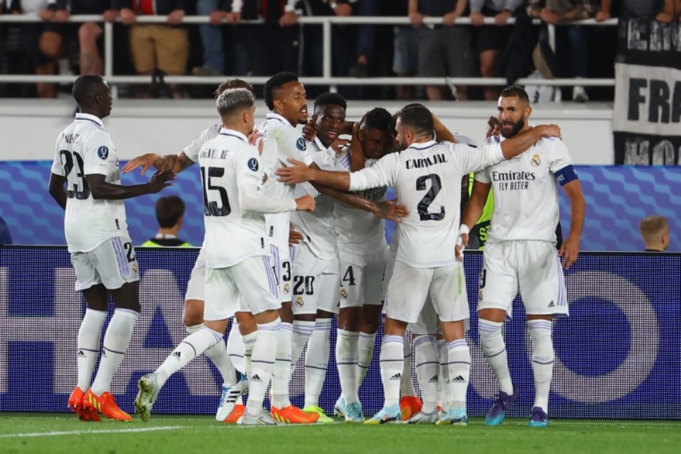 Taklukkan Eintracht 2 Gol Tanpa Balas, Real Madrid Amankan Piala Pertamanya di Musim Kompetisi 22/23