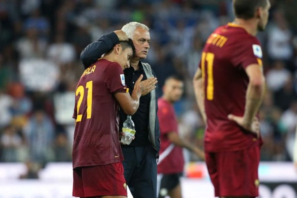 AS Roma Dilibas Udinese 0-4, Mourinho: Kami Balas di Pertemuan Kedua