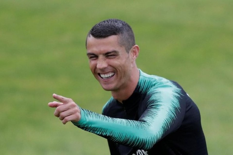 Ronaldo Tertawakan Rumor Dirinya Akan Terus Main Sampai Jadi Bangkai