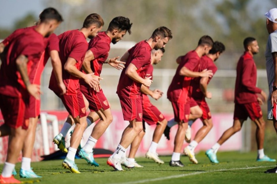 Jelang Laga Penting Kontra Real Madrid, Dua Pemain Belakang Sevilla Diragukan Kebugarannya