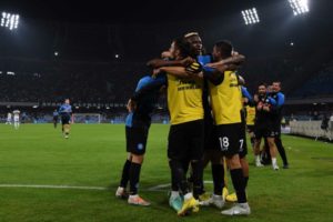 Sikat Bologna, Napoli Raih 10 Kemenangan Beruntun
