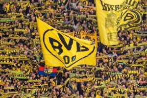 Suporter Dortmund Buat Spanduk Dukungan untuk Korban Kanjuruhan