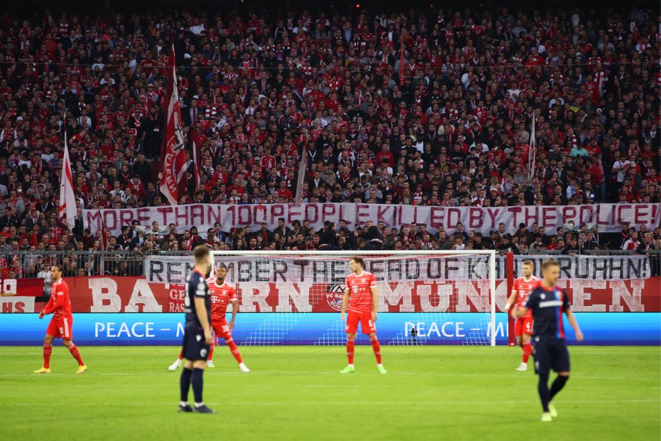 Kenang Korban Tragedi Kanjuruhan, Fans Bayern Munich Pasang Spanduk Khusus di Liga Champions