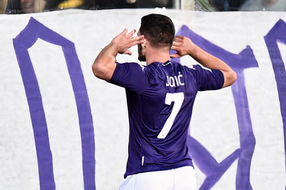 Fans Fiorentina Tak Senang dengan Selebrasi Luka Jovic, Kenapa?