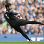 Punya Koleksi 4 Gol di Liverpool, Alisson Becker Bukan Kiper Biasa
