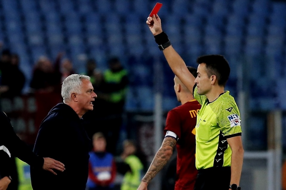 AS Roma vs Torino: Wasit Sudah Tepat Beri Mourinho Kartu Merah
