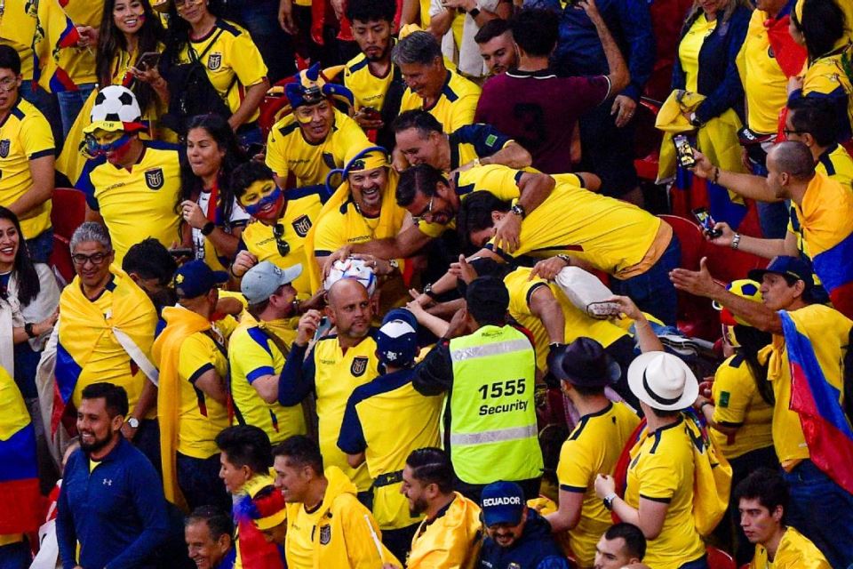 Teriakan Minta Bir Fans Ekuador Berpotensi Kena Saksi dari FIFA