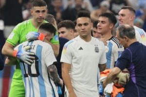 Argentina Bikin Neville Terkesan Punya 10 Petarung dan 1 Orang Genius