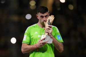 Cerita Kepahlawanan Emi Martinez Dalam Babak Adu Penalti