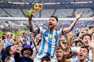 Messi dan Argentina: Bersakit-sakit Dahulu, Angkat Piala Dunia Kemudian