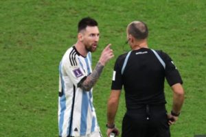 Sebagai Kapten Messi Kini Mirip Maradona: Berani Ribut!