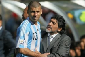 Walter Samuel Bak Kena Sihir: Dilatih Maradona, Kini Melatih Messi