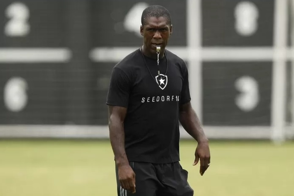 Kangen Melatih lagi, Seedorf Berharap Ada Tawaran dari Klub Italia