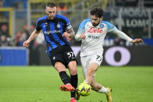Atletico Madrid Siap Saingi PSG dalam Perburuan Bek Inter Milan