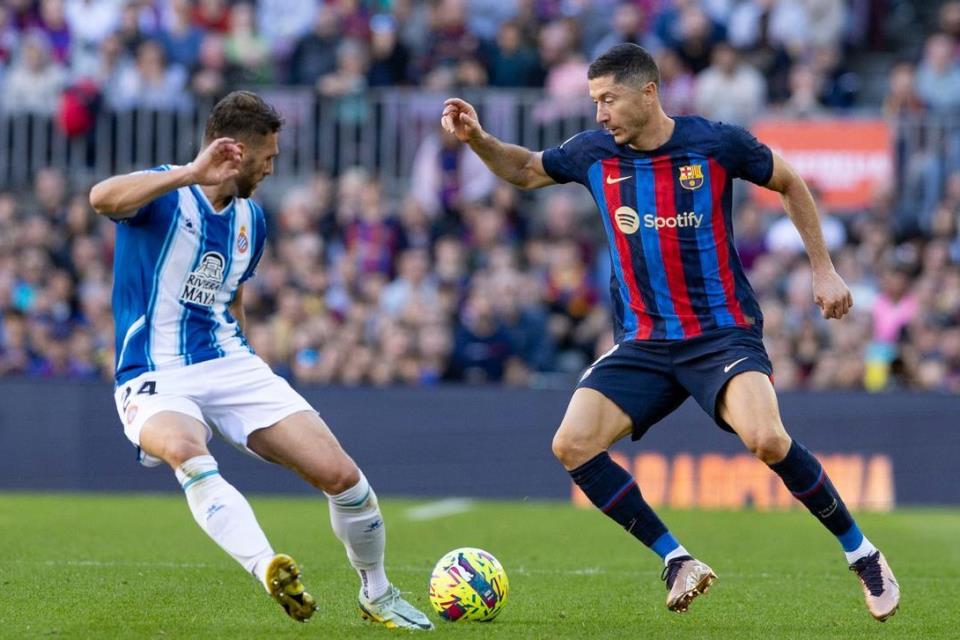 La Liga Tolak Protes Espanyol atas Kehadiran Lewandowski di Derby Catalan Akhir Tahun Lalu